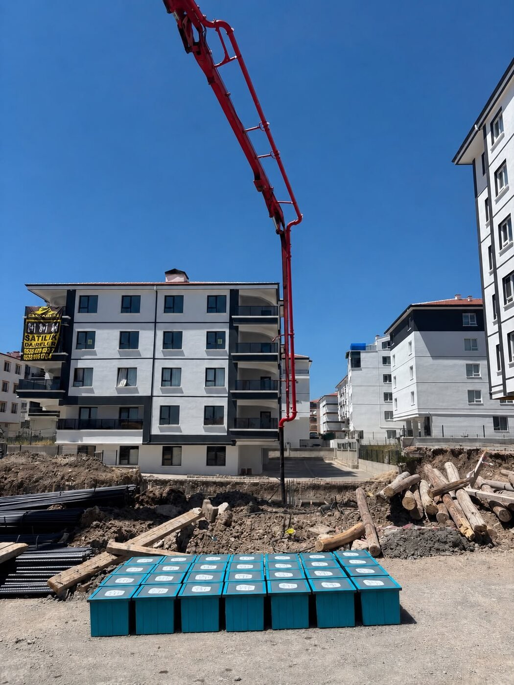 Beton pompası ile döküm sırasında alınan numune kalıpları